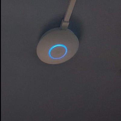 Wand- und Deckenmontagehalterung für Ubiquiti Unifi ac lite mit 15/17 mm PVC-Kabelrinneneinsatz