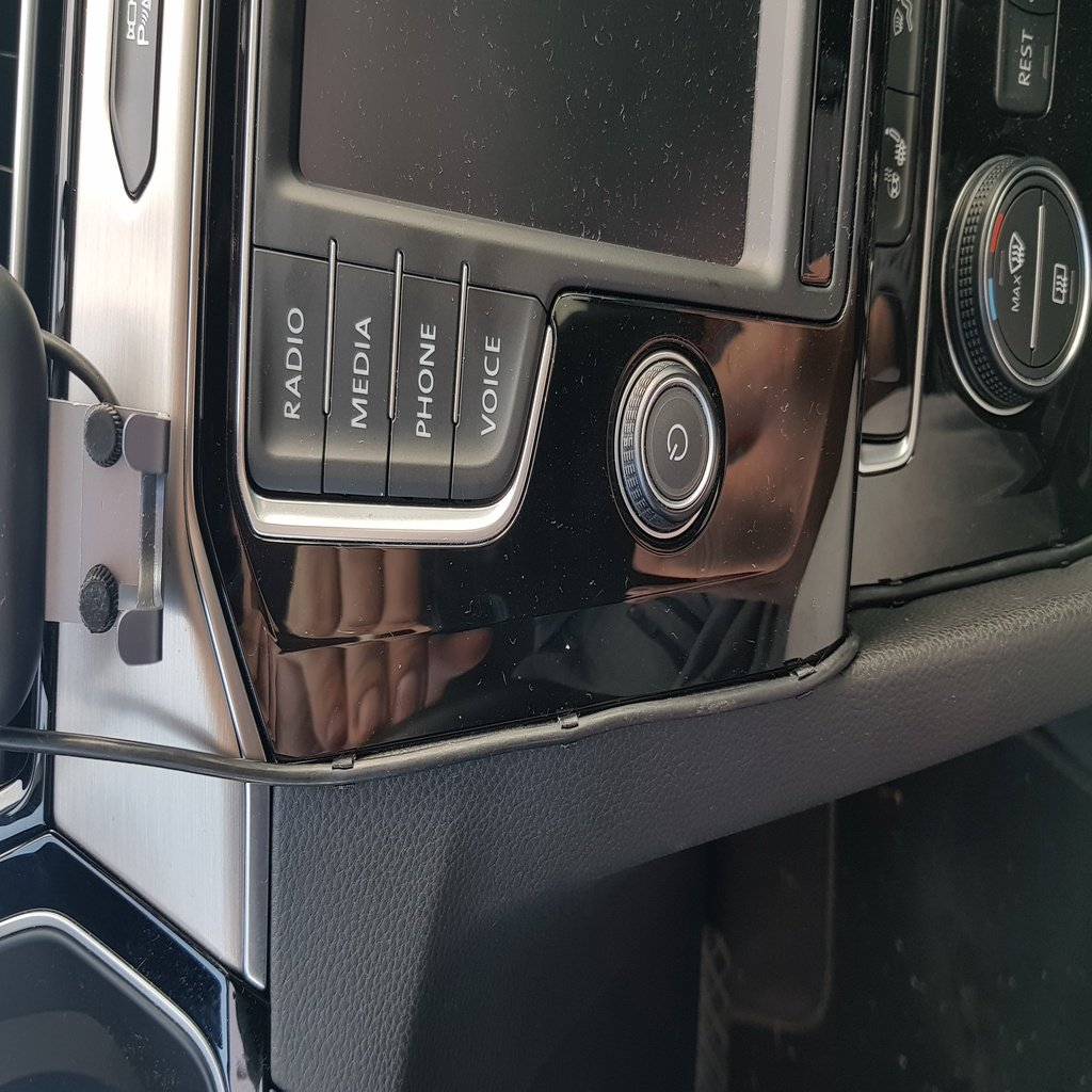 VW Passat B8 Ladekabelclip