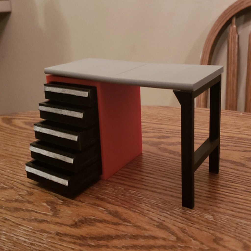Skala Værkstedsbord med Værktøjsskab - Perfekt til RC og Modeller