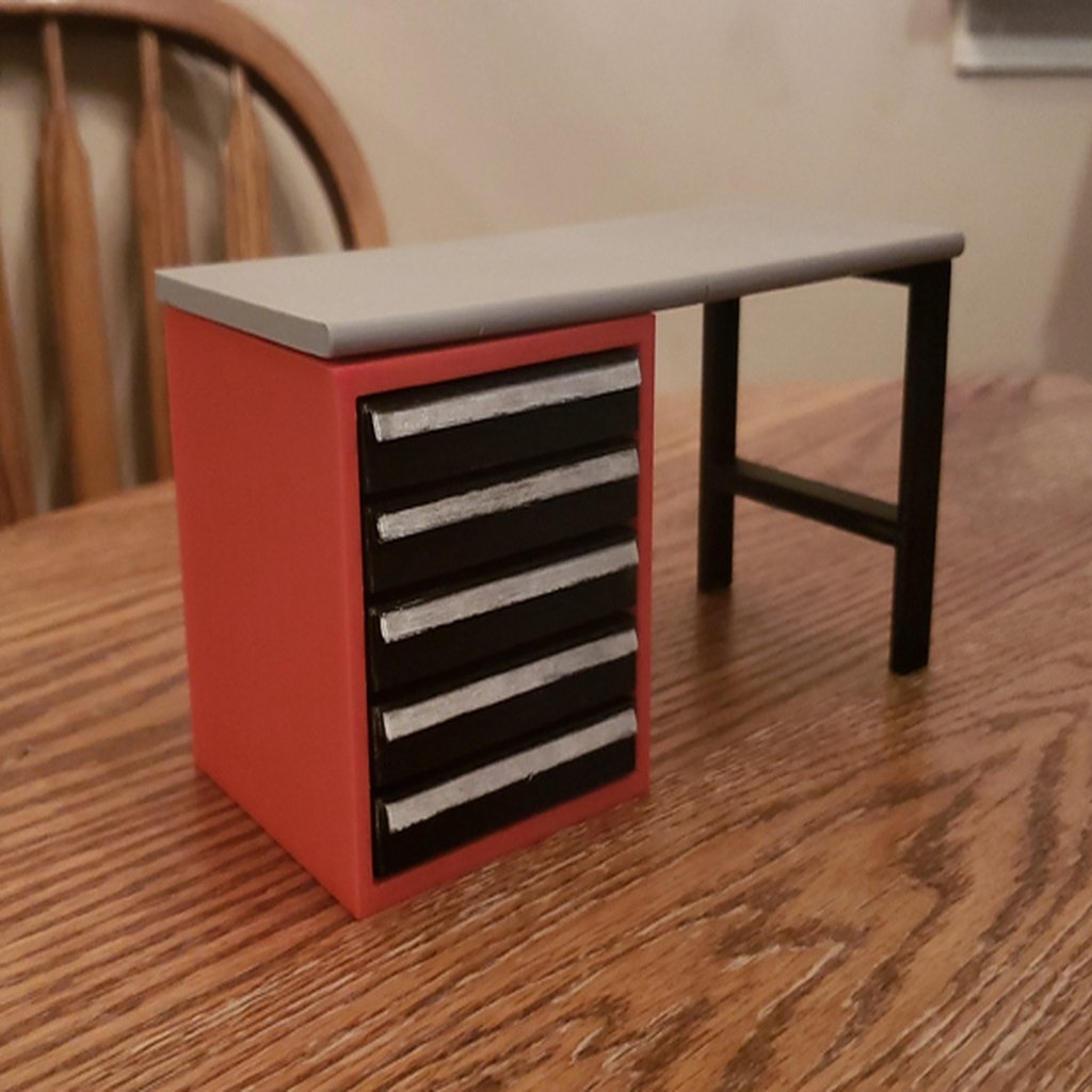 Skala Værkstedsbord med Værktøjsskab - Perfekt til RC og Modeller