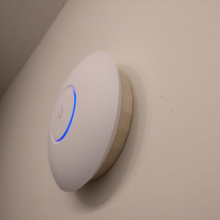 Ubiquiti UniFi AP AC Pro Wandmontage-Erweiterung