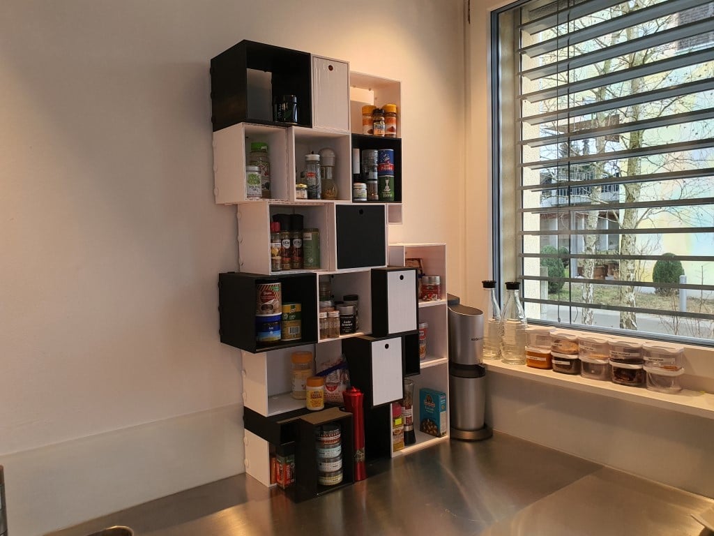 Anpassbares modulares Gewürzregal für die Küche