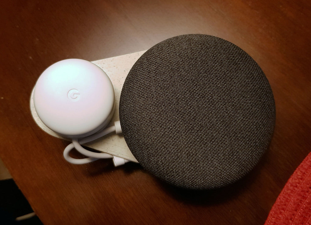 Google Nest Mini Stikkontaktholder – Diskret Vægbeslag