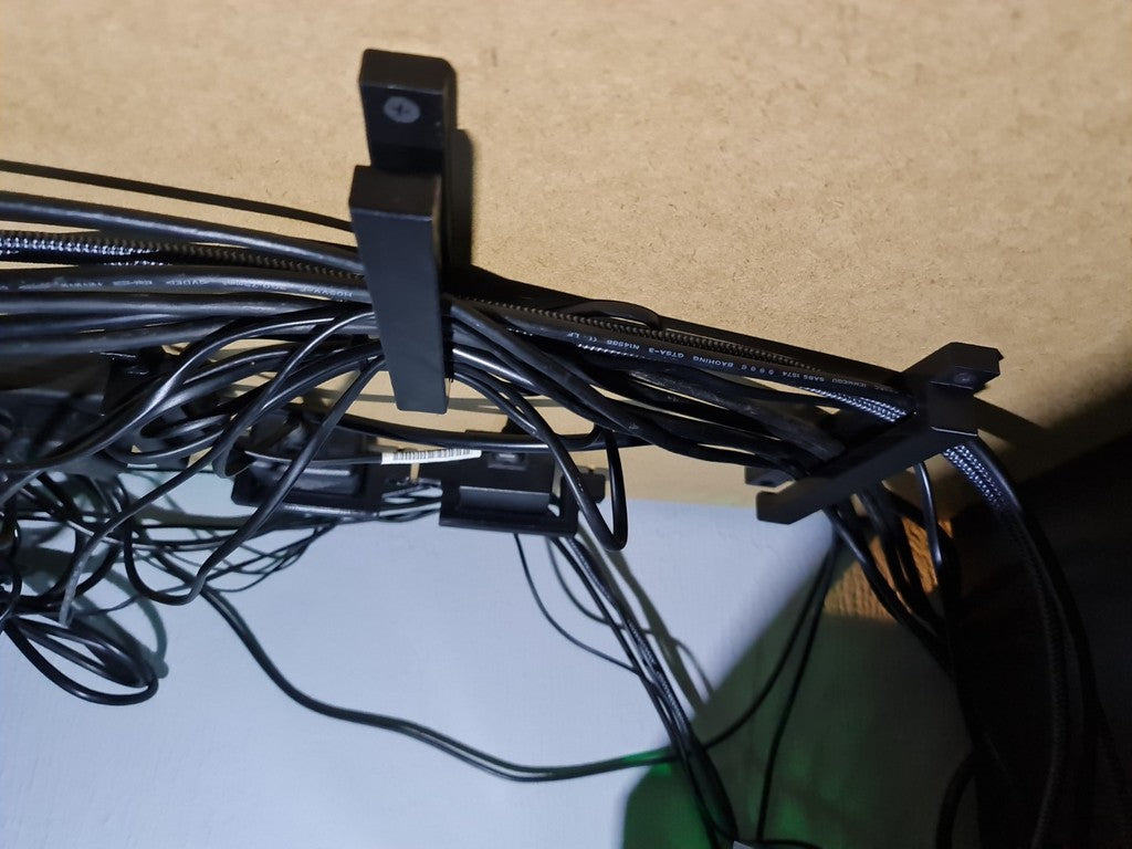 Under Desk Wire Tidy – Kabelmanagement für den Schreibtisch