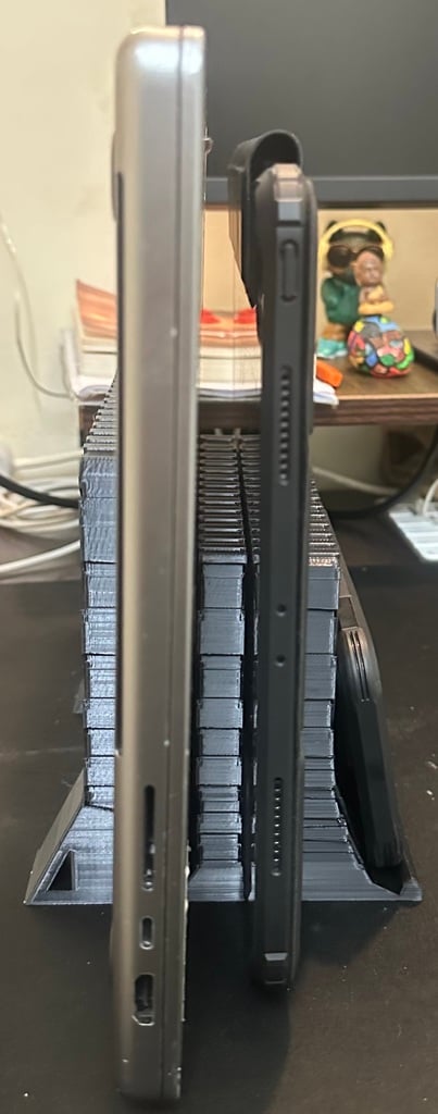 Vertikaler Ständer für 16-Zoll-Laptop, 12,9-Zoll-iPad und iPhone/Tastatur
