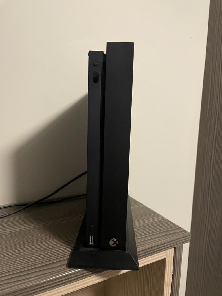 Vertikaler Ständer für Xbox One X