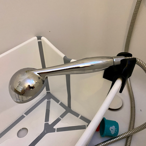 Duschkopfhalter für Stokke Flexi Bath Babybadewanne