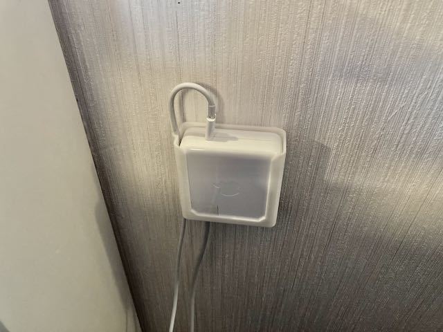 Wandhalterung für MacBook-USB-C-Ladegerät