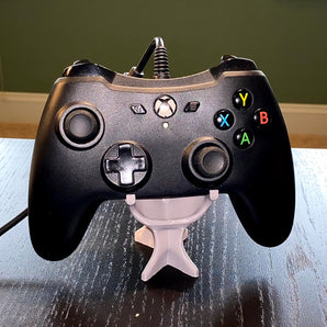 Stylischer Xbox-Controller-Ständer im generativen Design