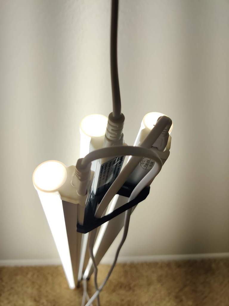 Deckenhalterung für drei Barrina T5 LED-Lampen