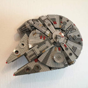 Minimalistische Wandhalterung für LEGO® Star Wars® Millenium Falcon® Set #75257