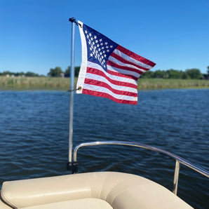 Fahnenmasthalterung für Pontonboote – Befestigen Sie Ihre Flagge ohne Bohren
