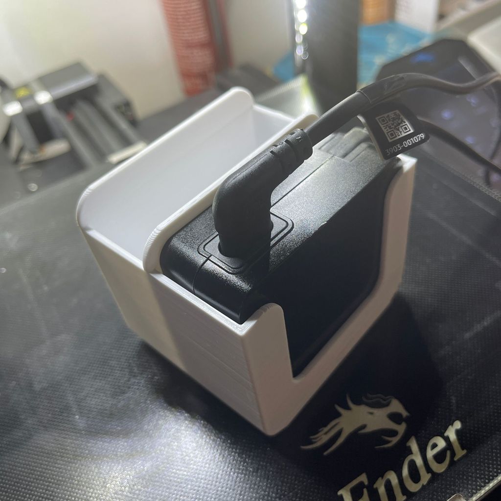 Untertisch-Unterstützung für das Samsung Odyssey G5-Netzteil