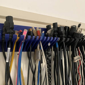 Universeller Kabelhalter zur Wandmontage