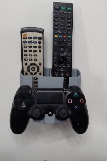 Vægmonteret holder til fjernbetjeninger og PS4-controller