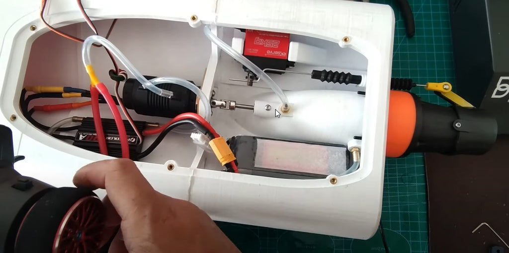 RC-Boot mit Wasserstrahl