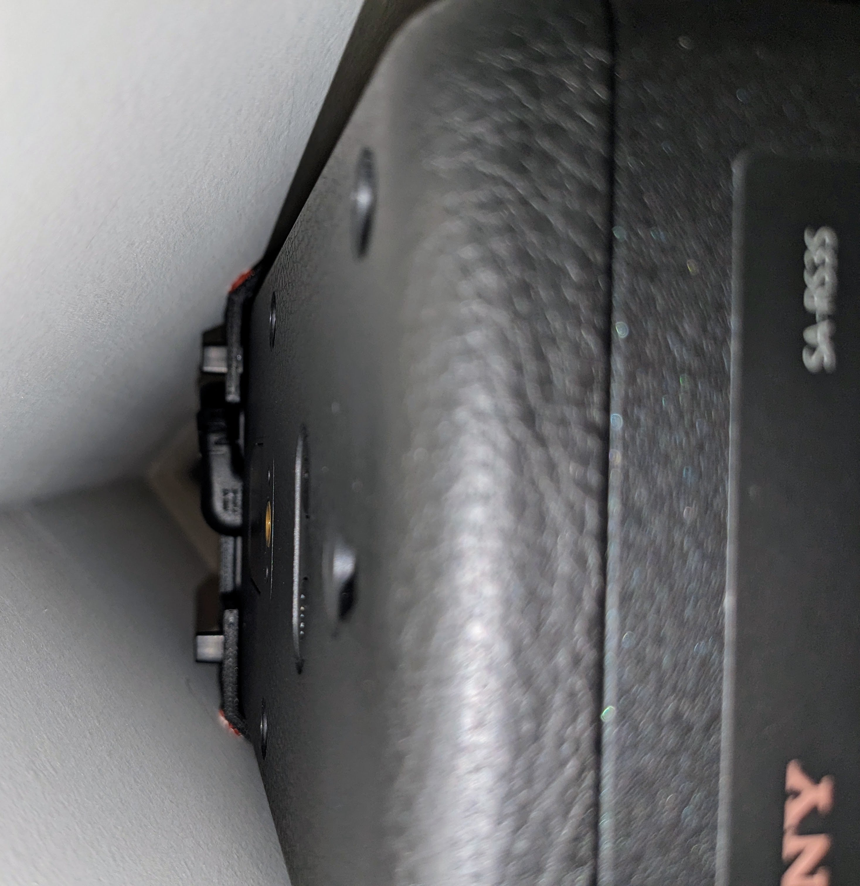 Vægbeslag til Sony SA-RS3S Baghøjttaler – Optimal Placering i Hjørner