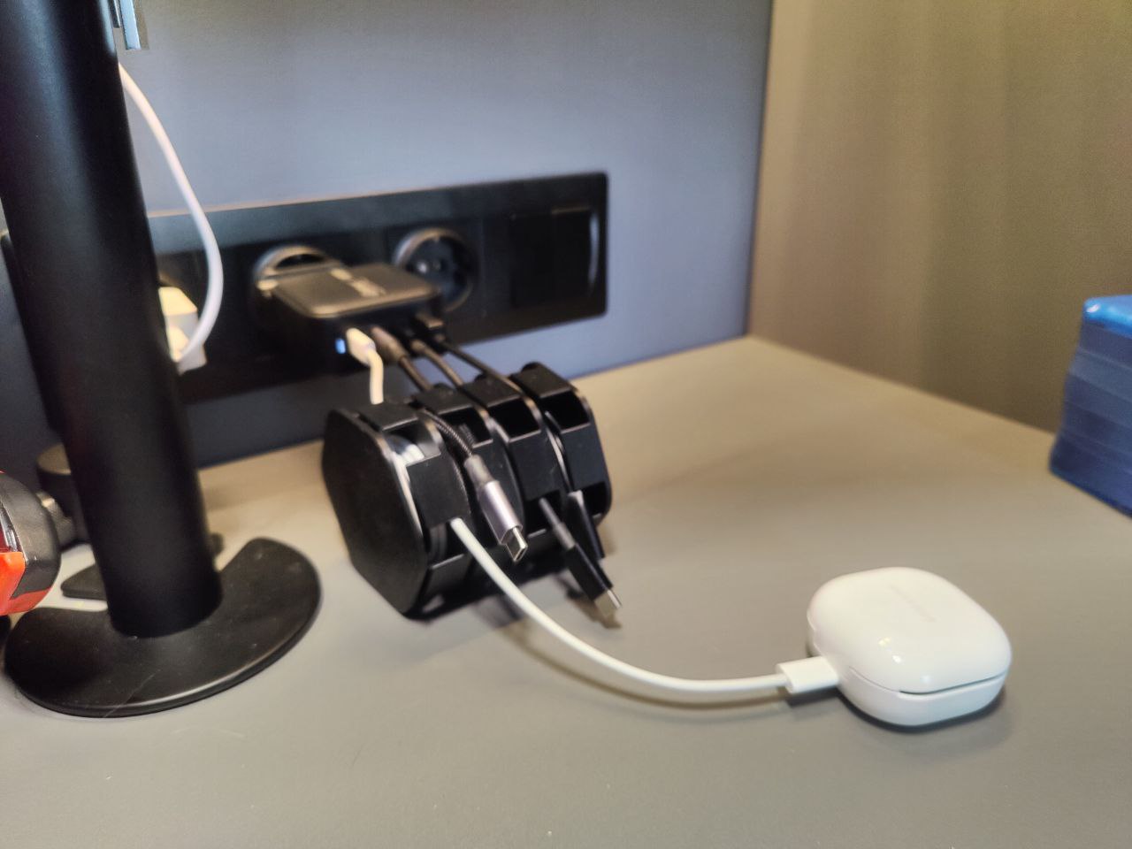 Modularer Halter für Ladekabel