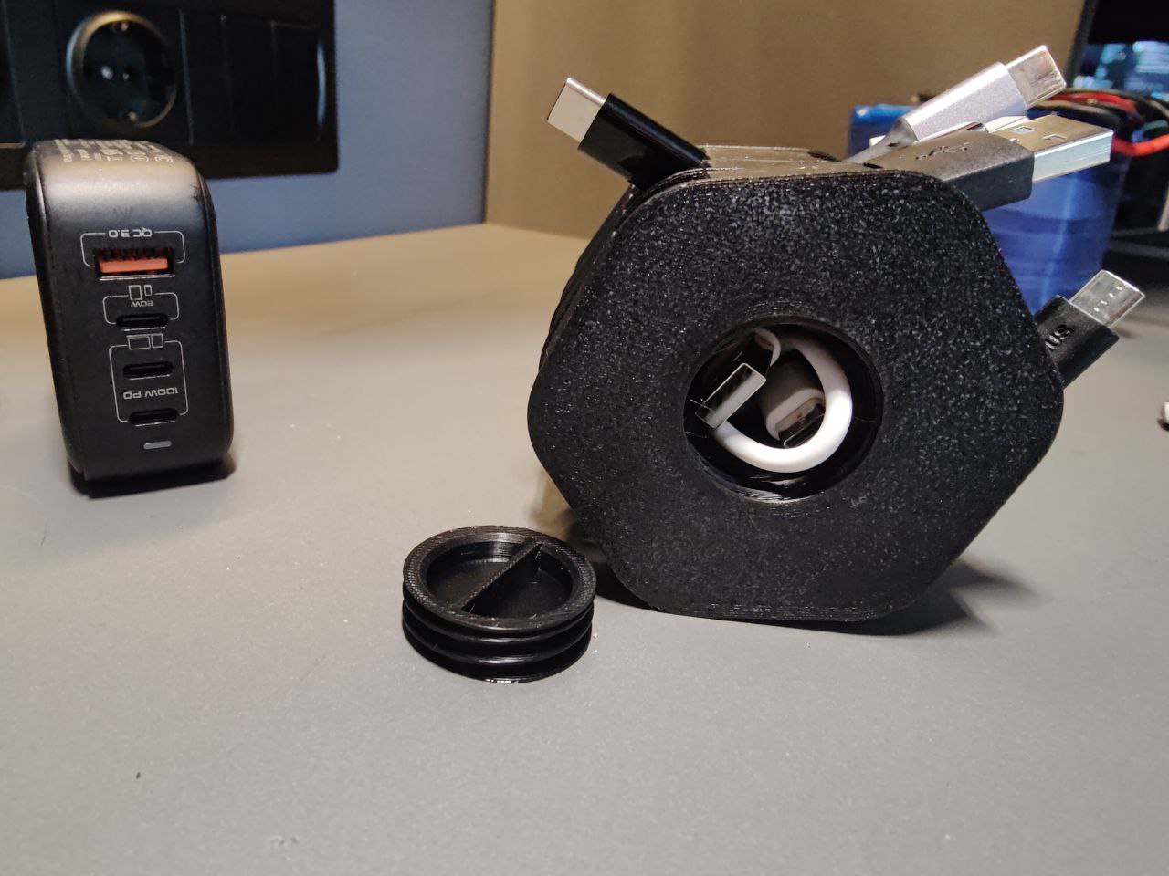 Modularer Halter für Ladekabel