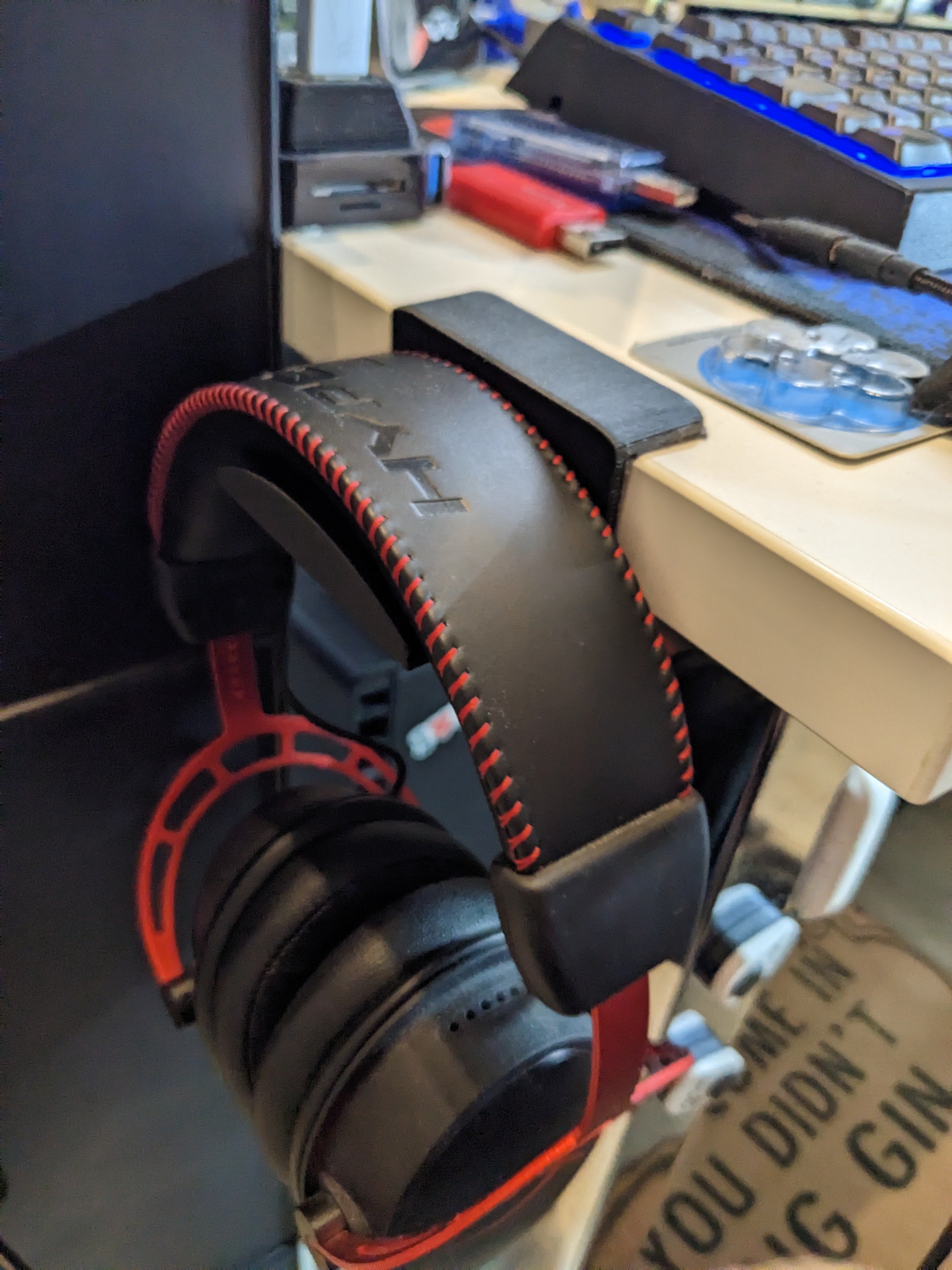 Bordmonteret Headset Holder – Optimeret til HyperX Cloud Alpha