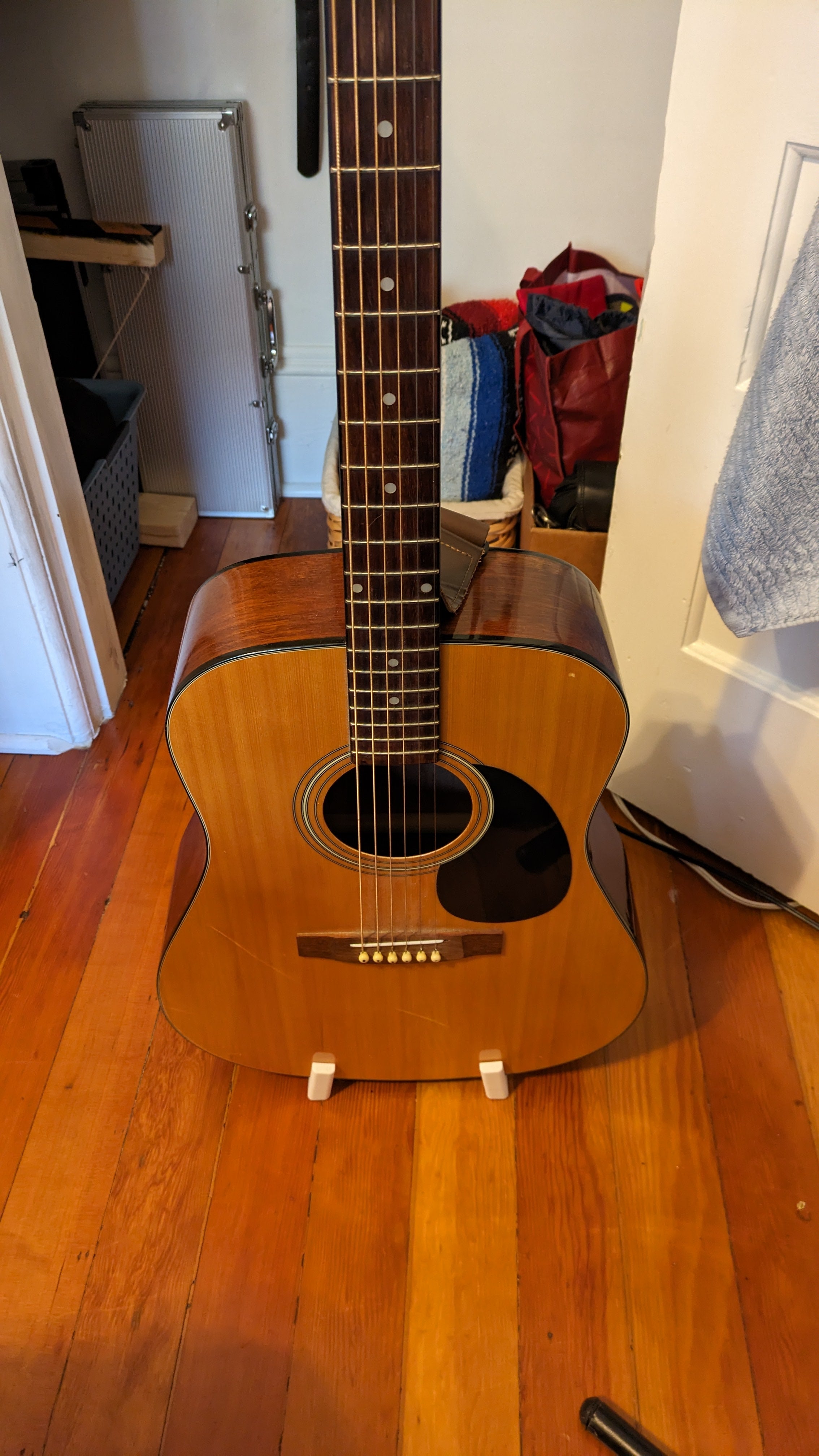 Fritstående Stativ til Akustisk Guitar