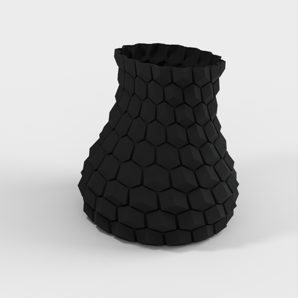 Geschwungene Vase mit sechseckigem Muster