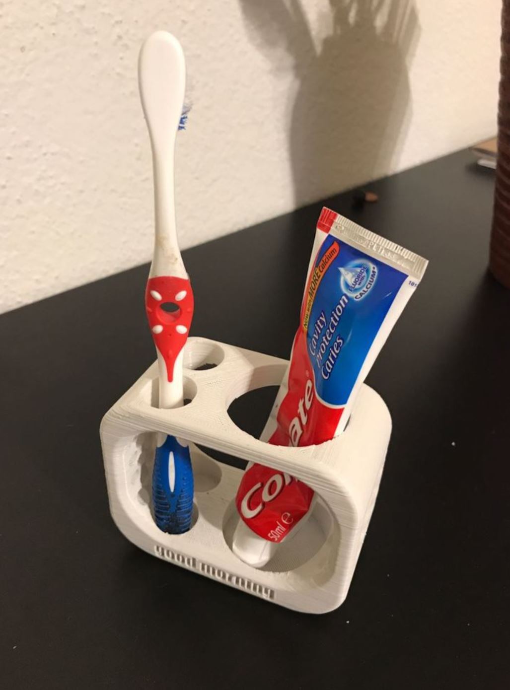 Zahnbürsten- und Zahnpastahalter für zwei Zahnbürsten