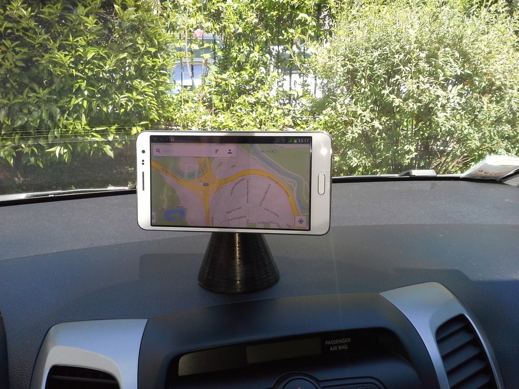 Magnetische Halterung für Smartphones im Auto