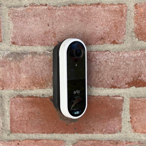 Arlo Türklingel 45-Grad-Winkelhalterung. Passt für das Arlo Wired Doorbell Kit