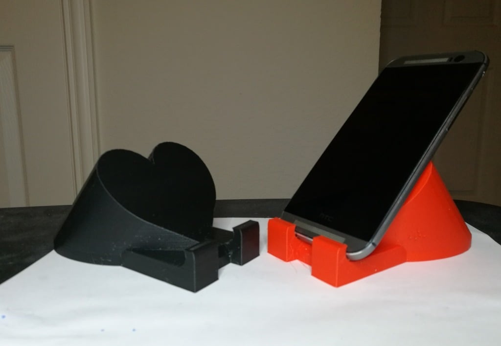 Herzförmiger Ständer für Telefon und Tablet