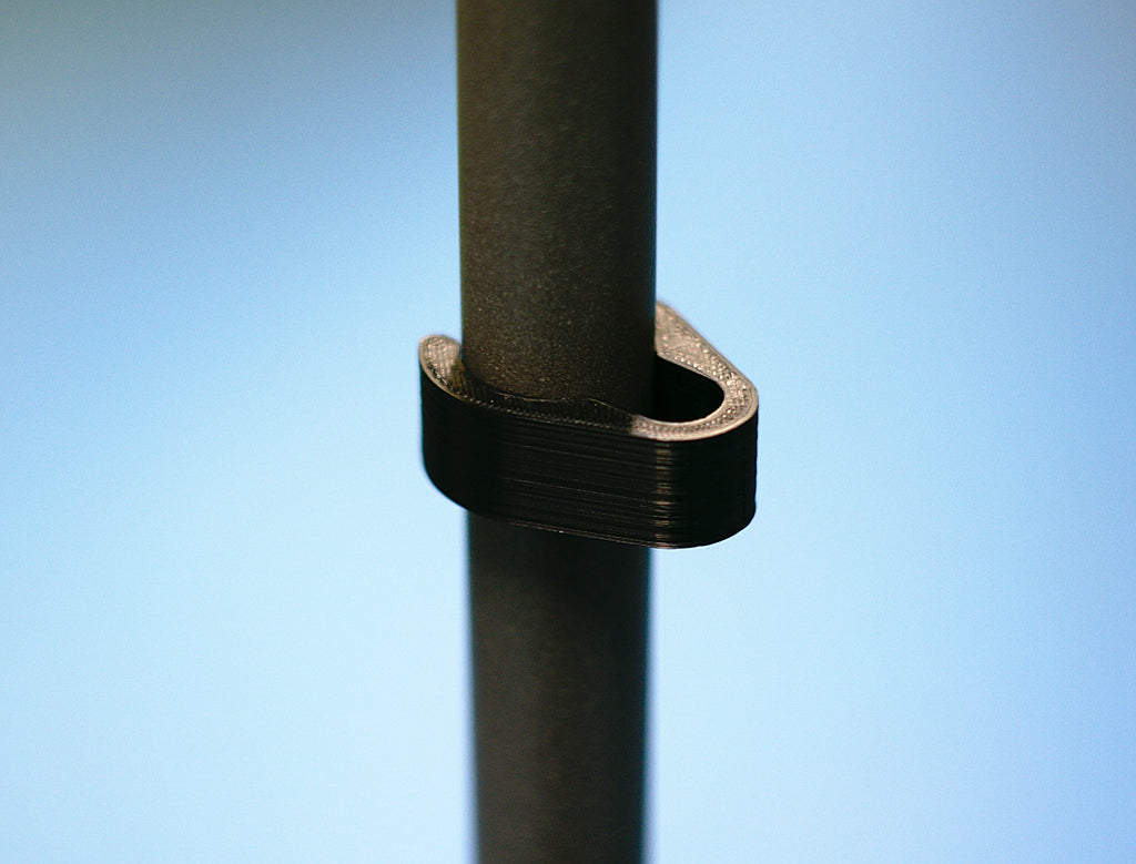 Maßgeschneiderter Kabelclip für Mikrofonständer