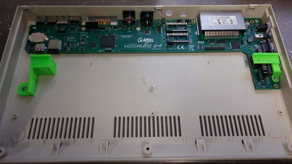 Ultimate64-Tastaturhalterung für das Commodore 64C-Gehäuse