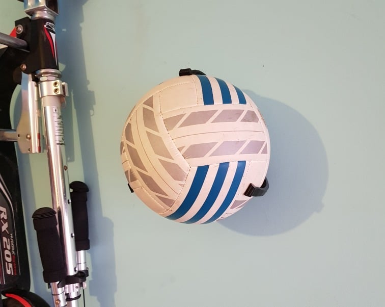 Wandhalter für Bälle in Fußball- und Volleyballgröße