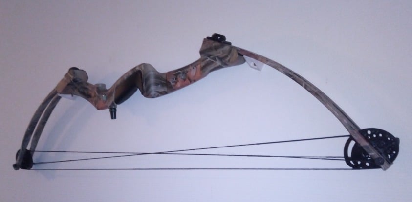 Universelle Wandhalterung für Recurve- oder Compoundbögen und Snapback Cap Edge