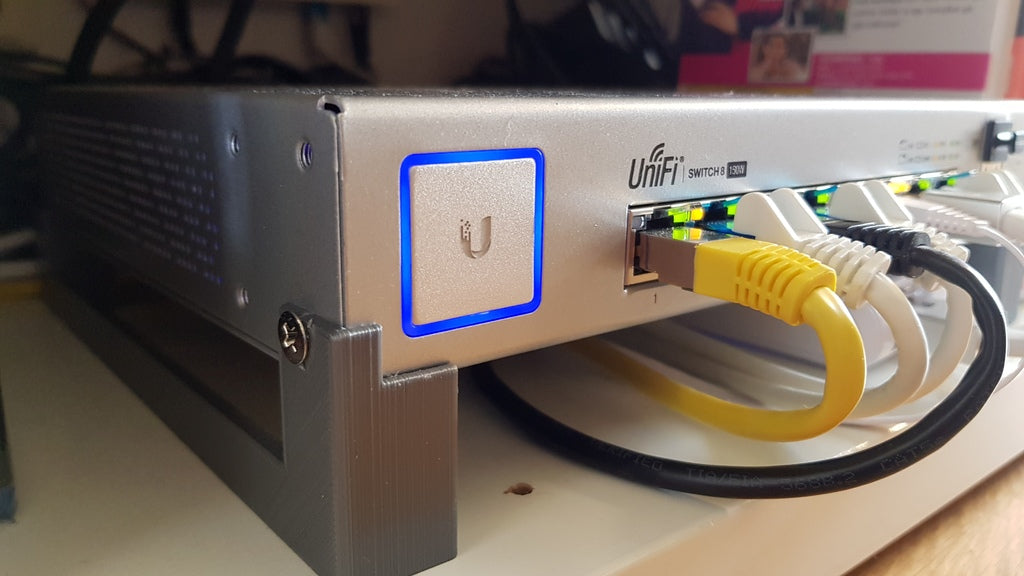 Ubiquiti UniFi Switch 8 150-W-Halter mit Platz für Cloud Key