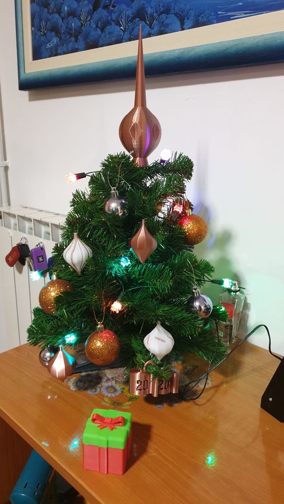 Spitze für Weihnachtsbaum mit Weihnachtskugeln