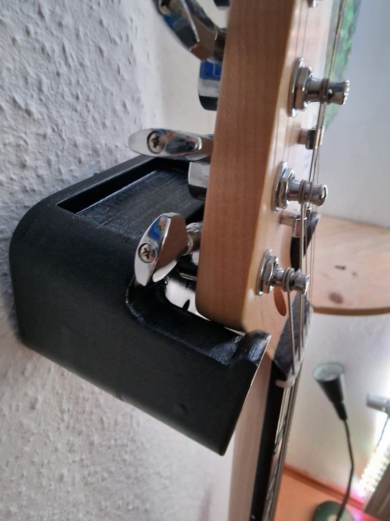 Gitarrenaufhänger mit Platz für Plektren