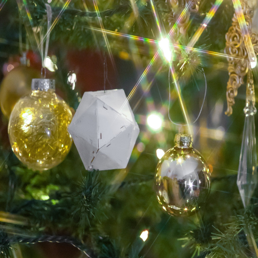 Low-Poly-Weihnachtsball (Icosphere-Puzzle)