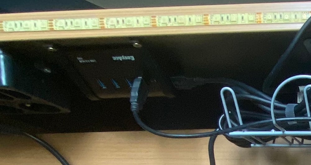 EasyAcc USB-Hub-Montage für Schreibtisch/Wand