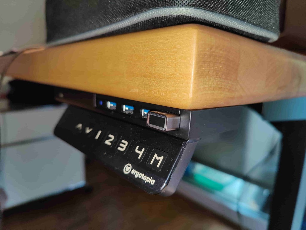 Kopfhörer-/Audio-Buchsenverlängerung unter dem Schreibtisch und Anker USB 3.0-Hub-Halterung