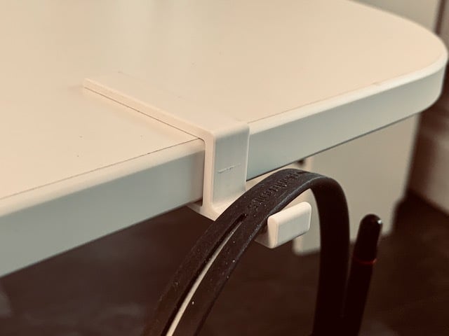 Bekannter Haken für IKEA-Schreibtisch