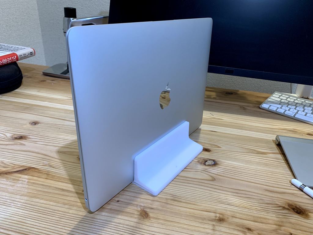 Verstellbarer vertikaler Laptopständer für MacBook und andere Laptops