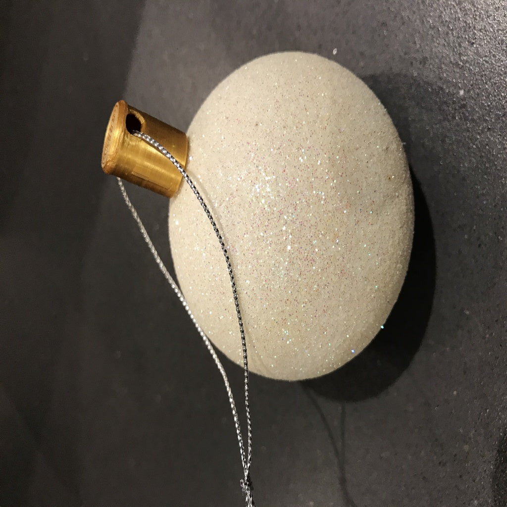 Reparatur von Christbaumkugeln für Christbaumschmuck